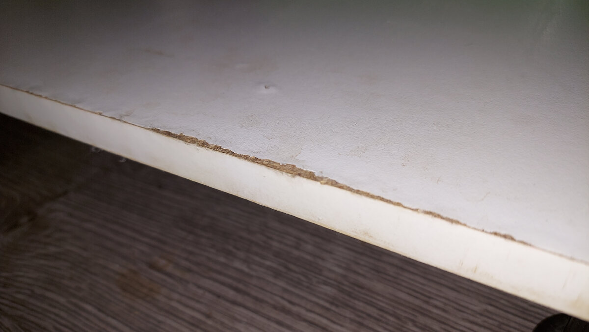 Вот такое безобразие всплыло в тумбочке под мойкой