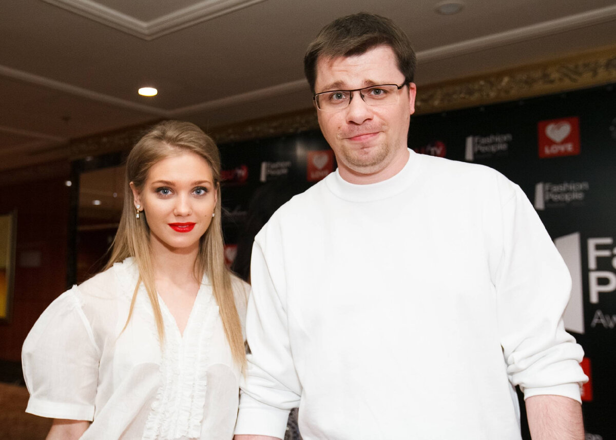 Всем привет! Кажется, чтобы добиться успеха в шоу-бизнесе, нужно по умолчанию обладать не только харизмой, но и привлекательной внешностью.-21