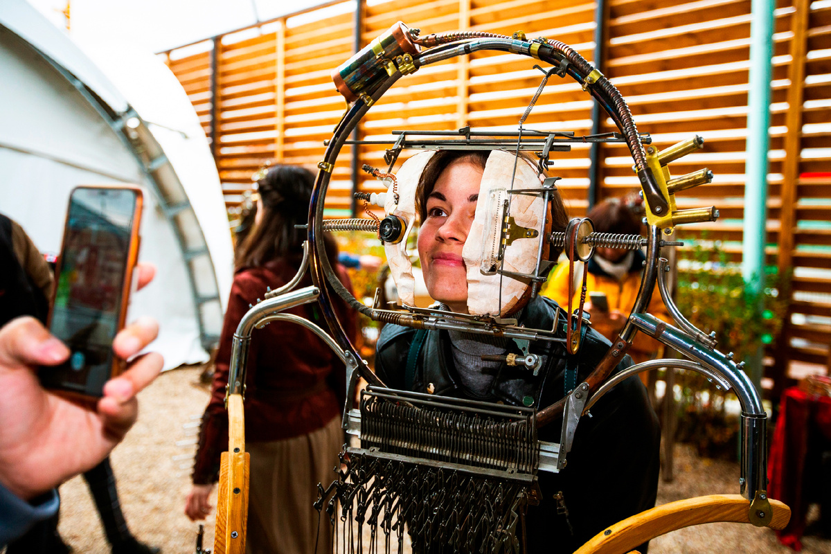 Зона Стимпанка (фото с сайта https://vk.com/geekpicnic).