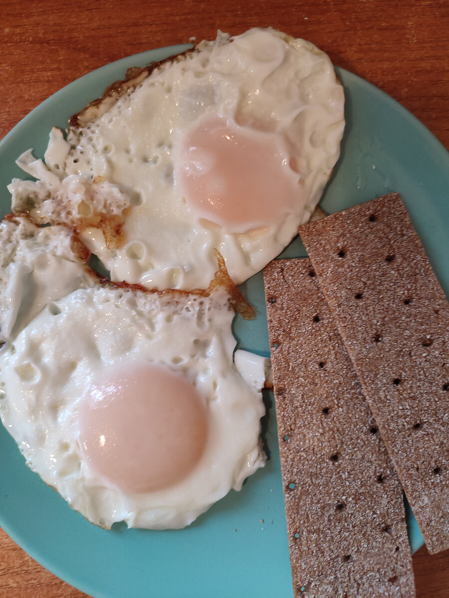 Яишенка и ржаные хлебцы