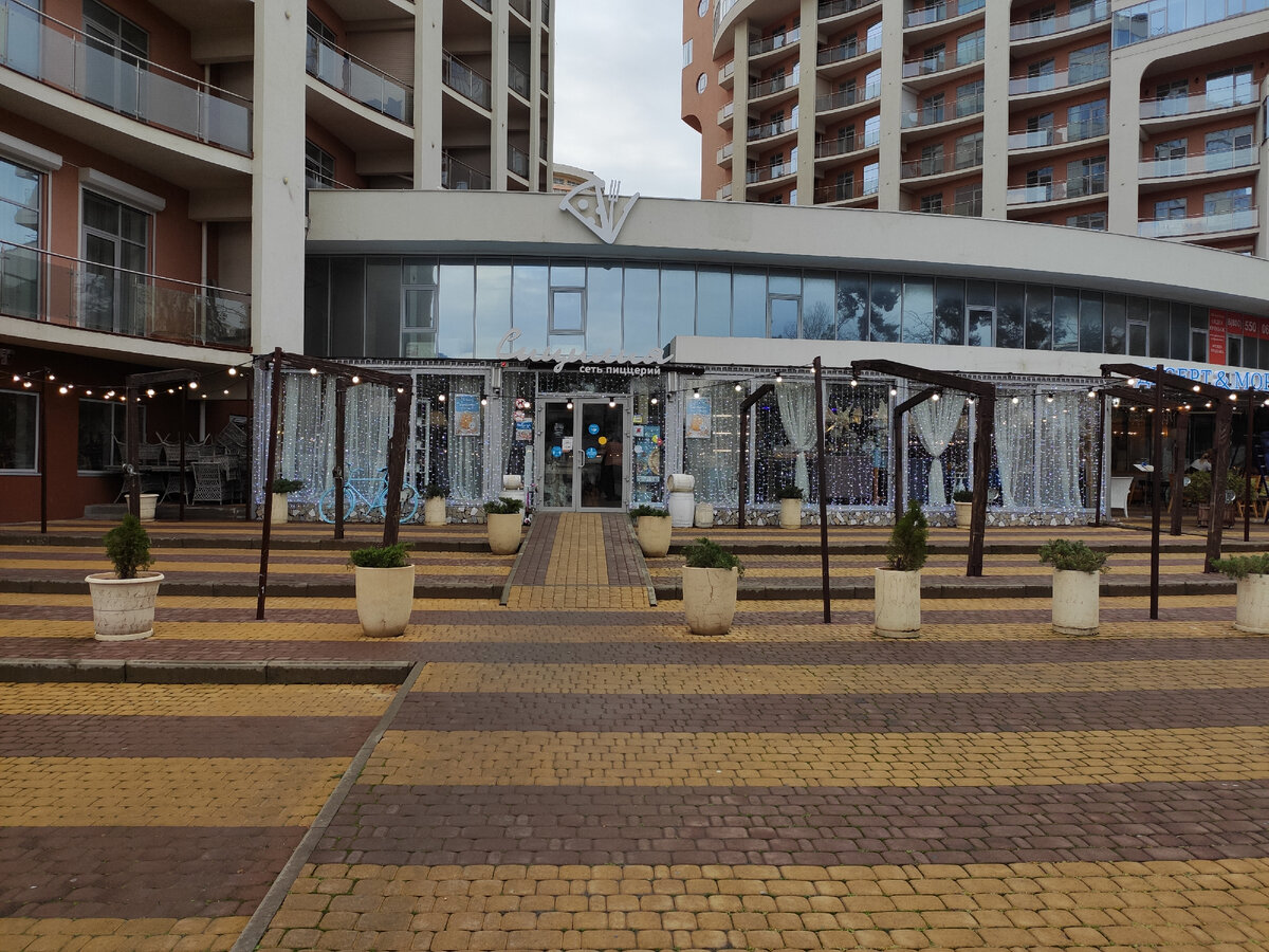 Вход в пиццерию.