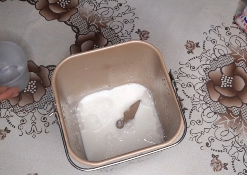 Молоко нагреть до 30-40 градусов