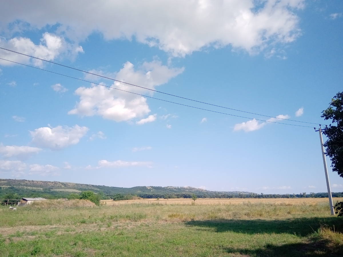 Место для парковки перед нашим домом.