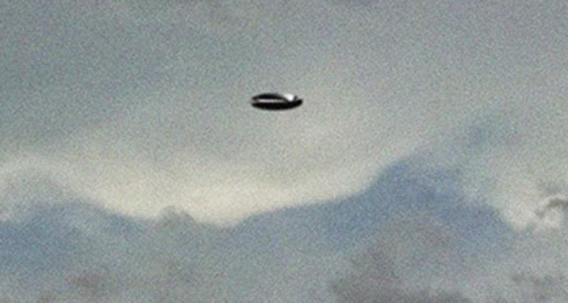 Неопознанный летающий корки. Треугольное нло. Нло брянская область. Обыкновенное нло. Обыкновенное нло.