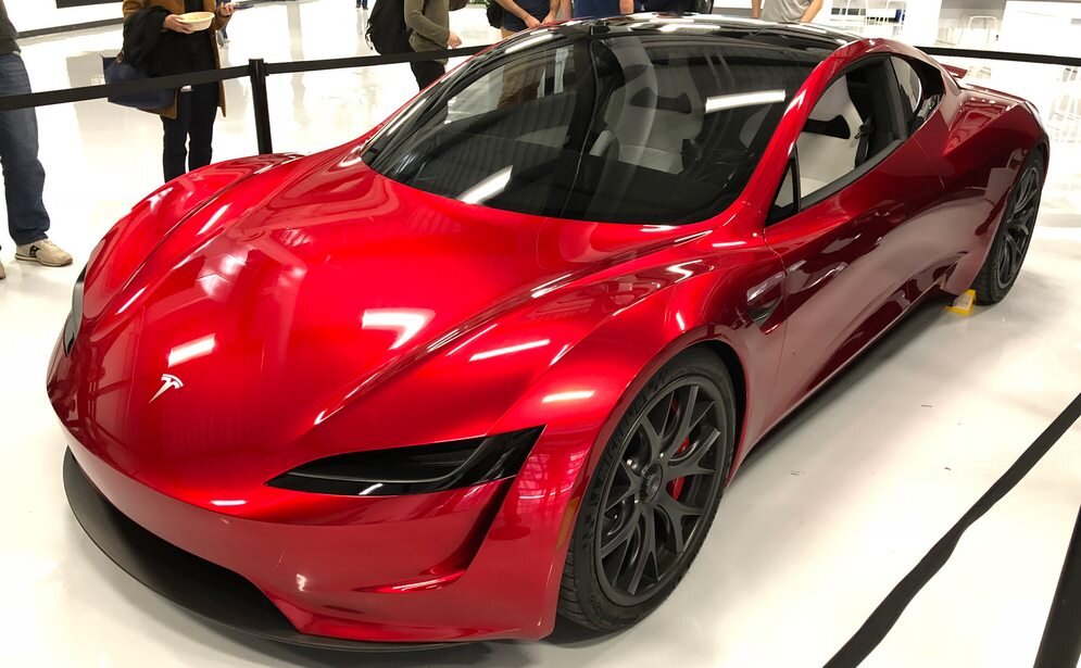 Машина Tesla Roadster