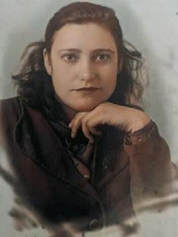 Бабушка, начало 50 годов. Фото из семейного архива автора.