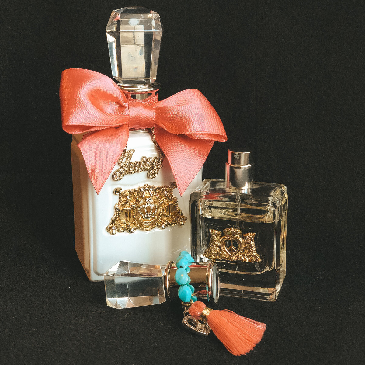 Два красавца от Juicy Couture, оба куплены мною с рук по привлекательной цене, а выглядят в разы дороже! Ну чем не китч и тяжелый люкс?)