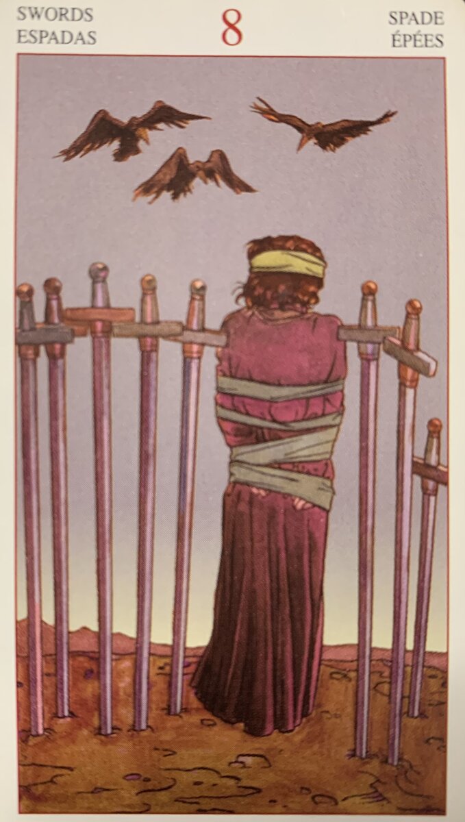 8 мечей таро уэйта. Карта таро 8 мечей. Восьмерка мечей таро в отношениях. Аркан 8 мечей таро. Что означает карта таро мечи 8.