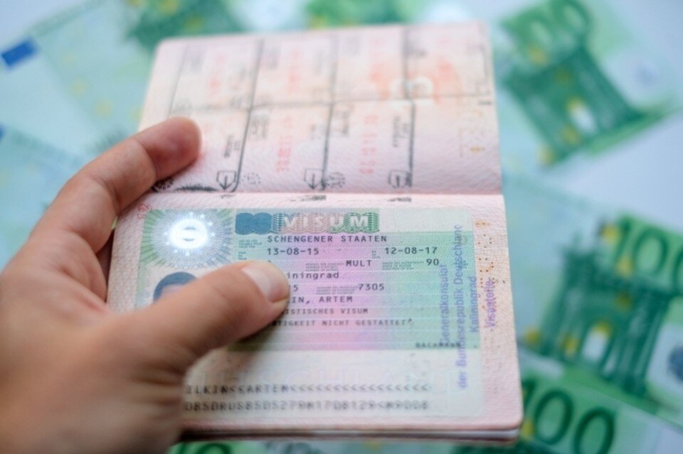     Bloomberg: Правительство Чехии предложило приостановить упрощенный визовый режим между ЕС и Россией Артем КИЛЬКИН (архив)