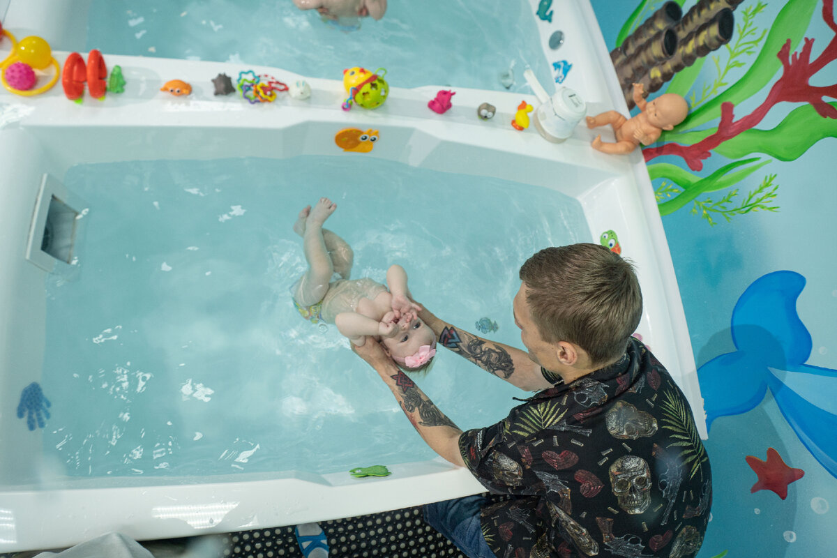 Ближе к году ребенку может потребоваться адаптация от нескольких занятий до месяца