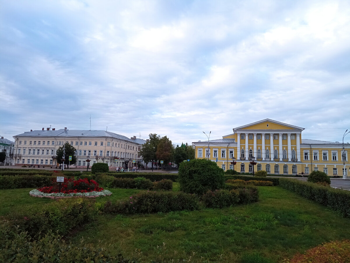 Фрагменты Костромы. На главной площади. 