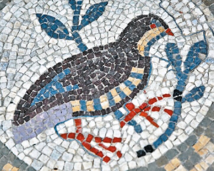 Византийская мозаика херсонес. Мозаичное панно. Мозаика птица тверская картинная галерея. Мозаика из гальки древний рим. Византия в херсонесе мозаика.