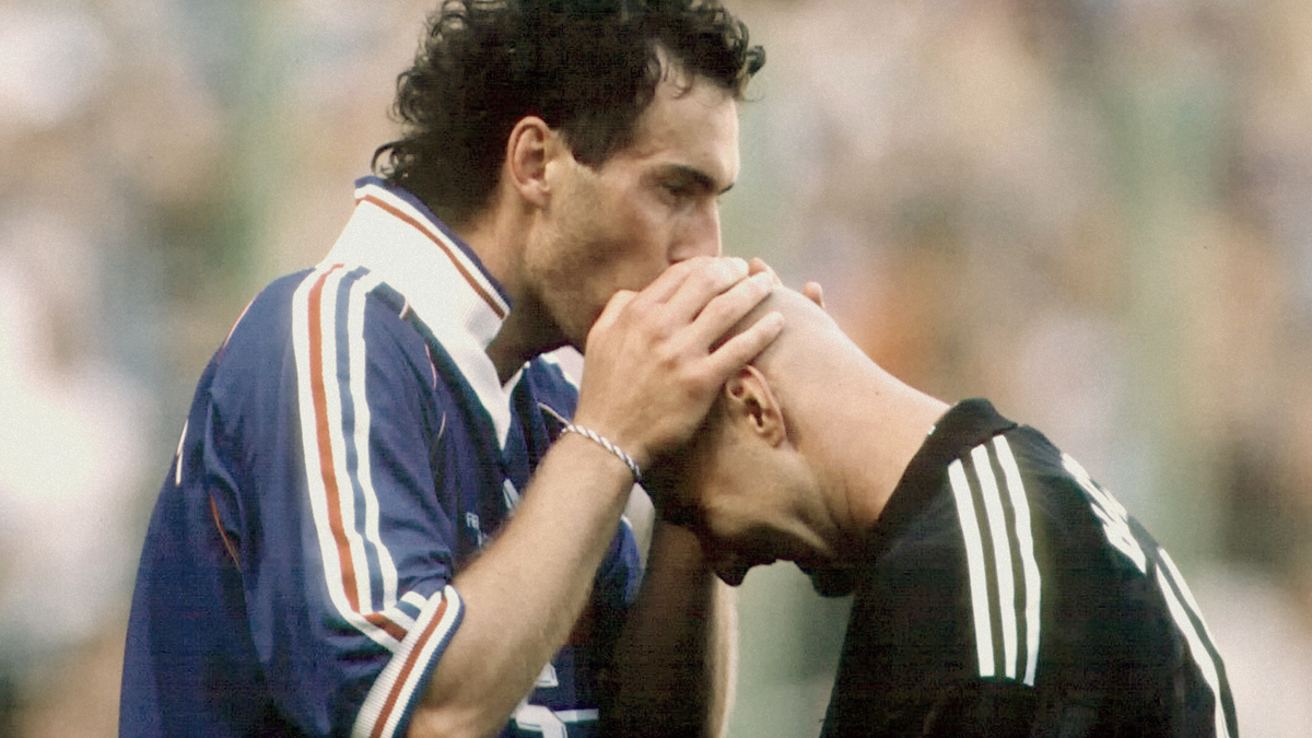 Пусть в наших воротах будет столько мячей, сколько волос на твоей голове!