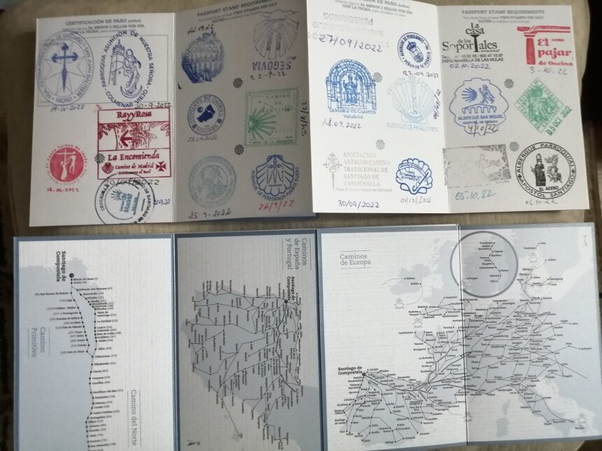 С одной стороны место для печатей, с другой - схемы Путей