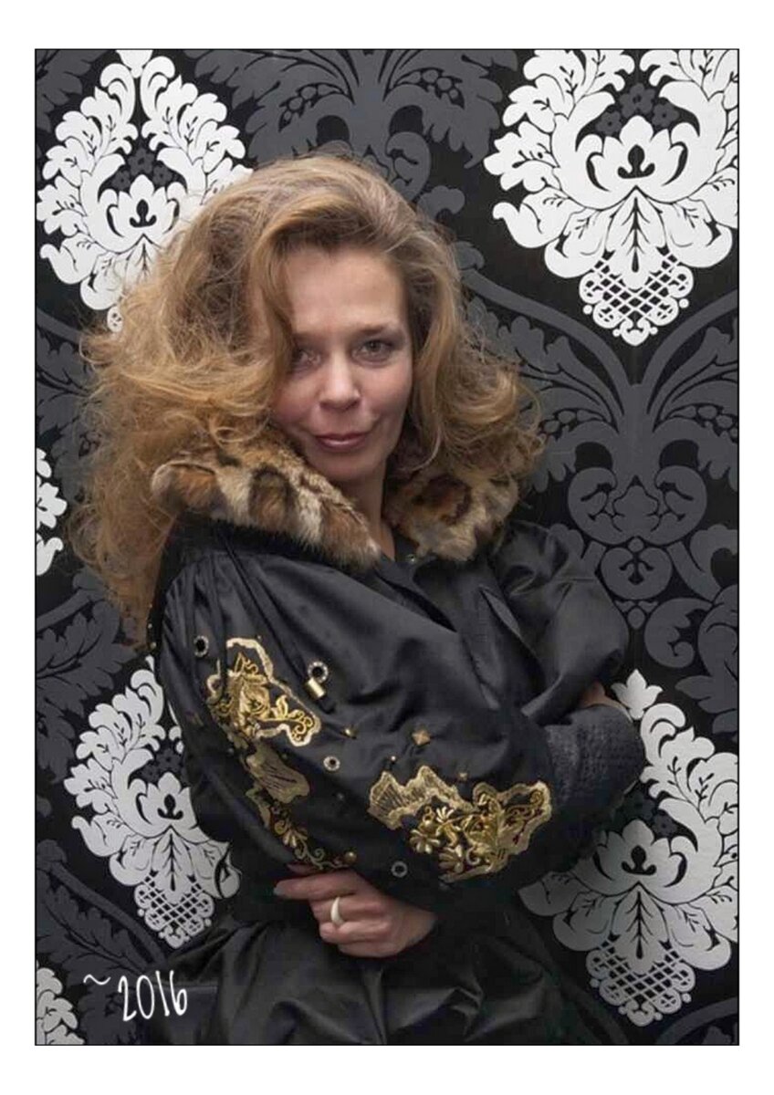 ...Сестра...👁