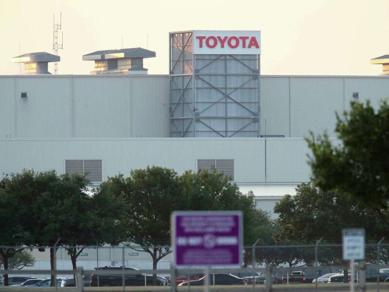    Toyota объяснила причину простоя 14 заводов. Она оказалась почти курьёзной