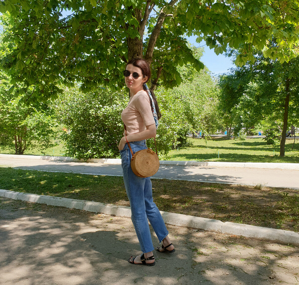 Катя, автор канала Деловая Косметичка, приятно познакомиться!