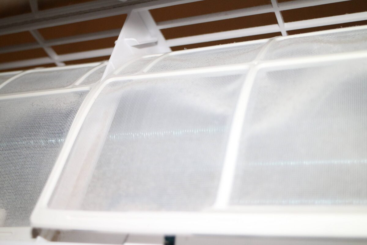 Это ещё немного пыли, а потоку воздуха мешает.