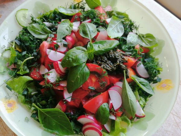 Готовый салат с песто