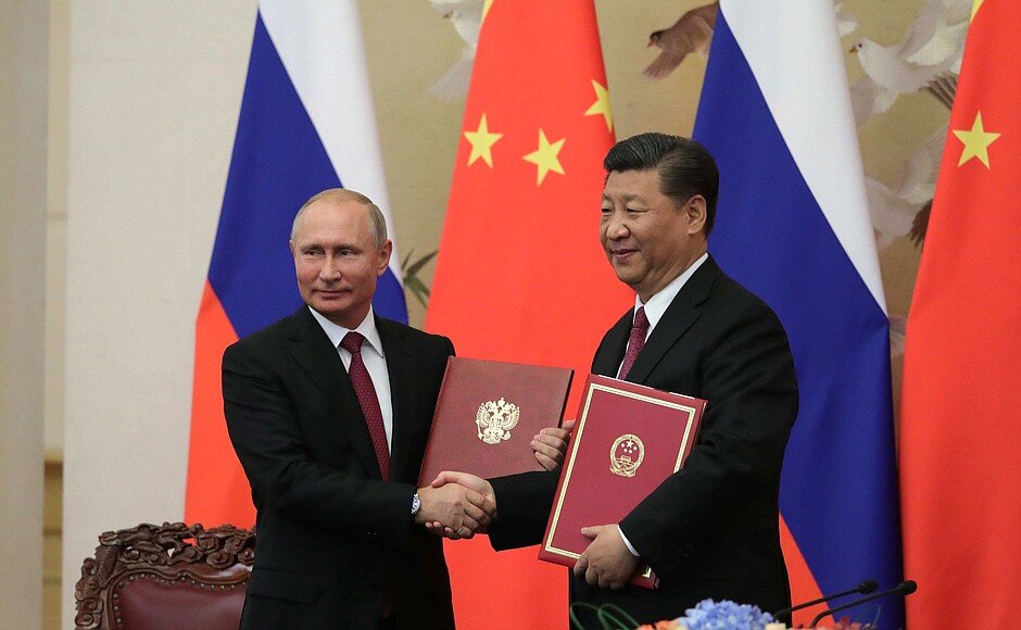     Сегодня стало известно о том, что Россия и Китай пришли к принятию окончательного решения в пользу использования в расчётах своих национальных валют при торговых операциях на международном рынке.-2