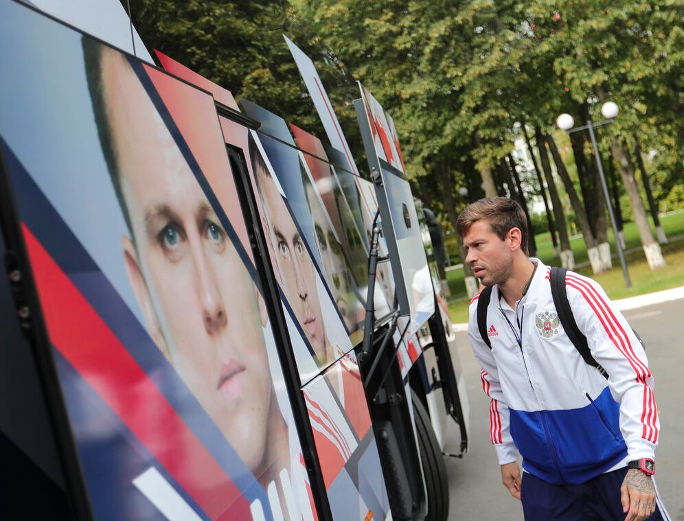 Фото: https://www.sport.ru/football/rossiya-otpravilas-v-glazgo-na-match-s-shotlandiey-foto/article433608/