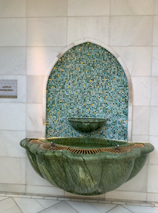 Что не так с туалетом в одной из самых больших мечетей в мире