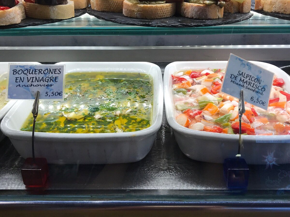 Boquerones  en vinagre - анчоусы в винном уксусе. Salpicon de marisco - Микс из морепродуктов
