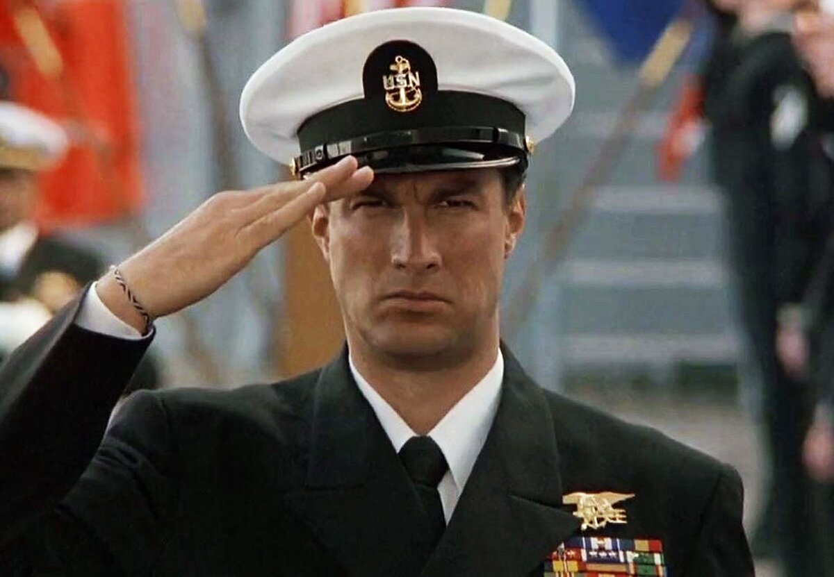 Фильм Эндрю Дэвиса. В ролях: Стивен Сигал, Томми Ли Джонс, Гэри Бьюзи.