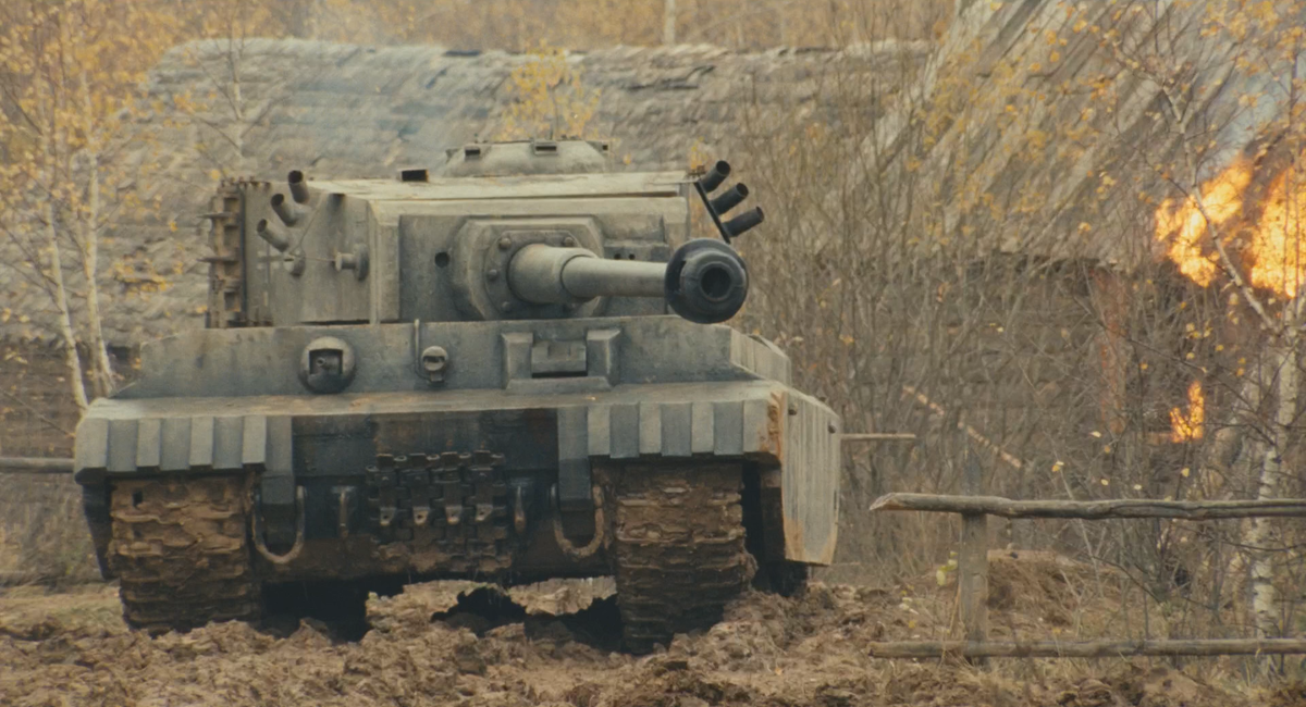 Только с лобовой проекции танк из фильма можно считать более менее похожим.
