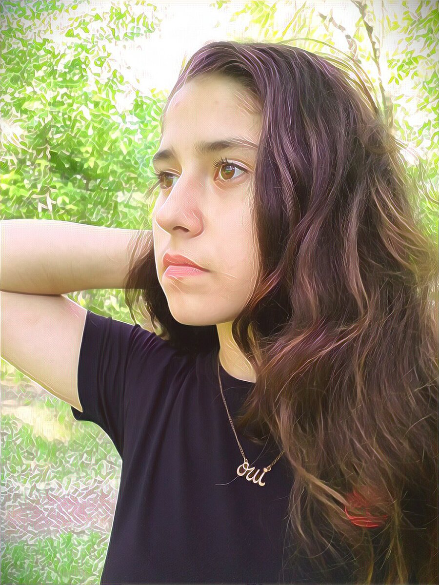 задумчивый взгляд у девушки.