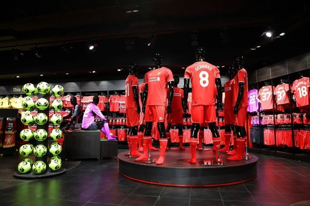 Ливерпуль магазин. Магазины Ливерпуль. Фан шоп. Фан магазин ФК Бавария. Liverpool магазин