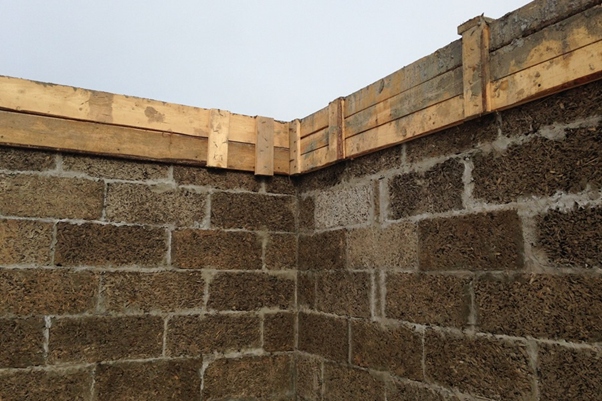 Саманный кирпич для строительства