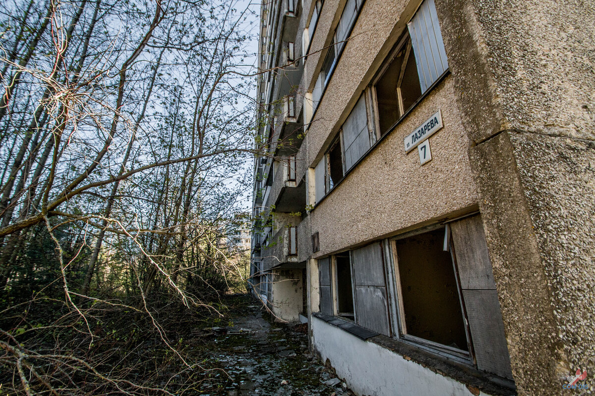 Припять пятиэтажка внутри. Дом допризывников Припять. Многоэтажный дом в Припяти.