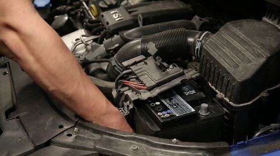 https://www.selbst.de/autobatterie-wechseln-35781.html