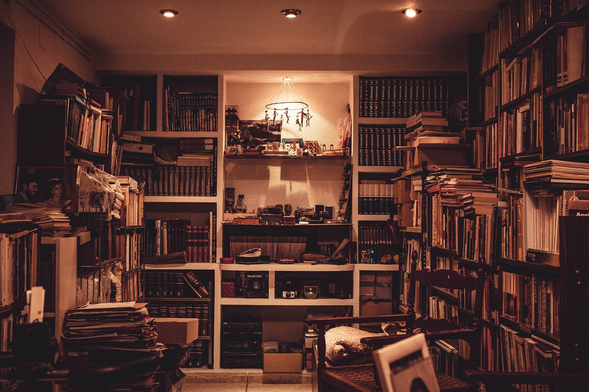 https://www.pexels.com/photo/library-interior-877971/