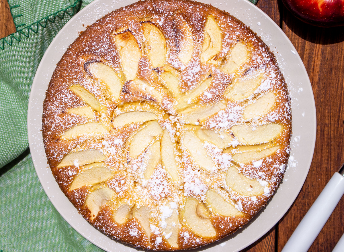 Шарлотка с яблоками