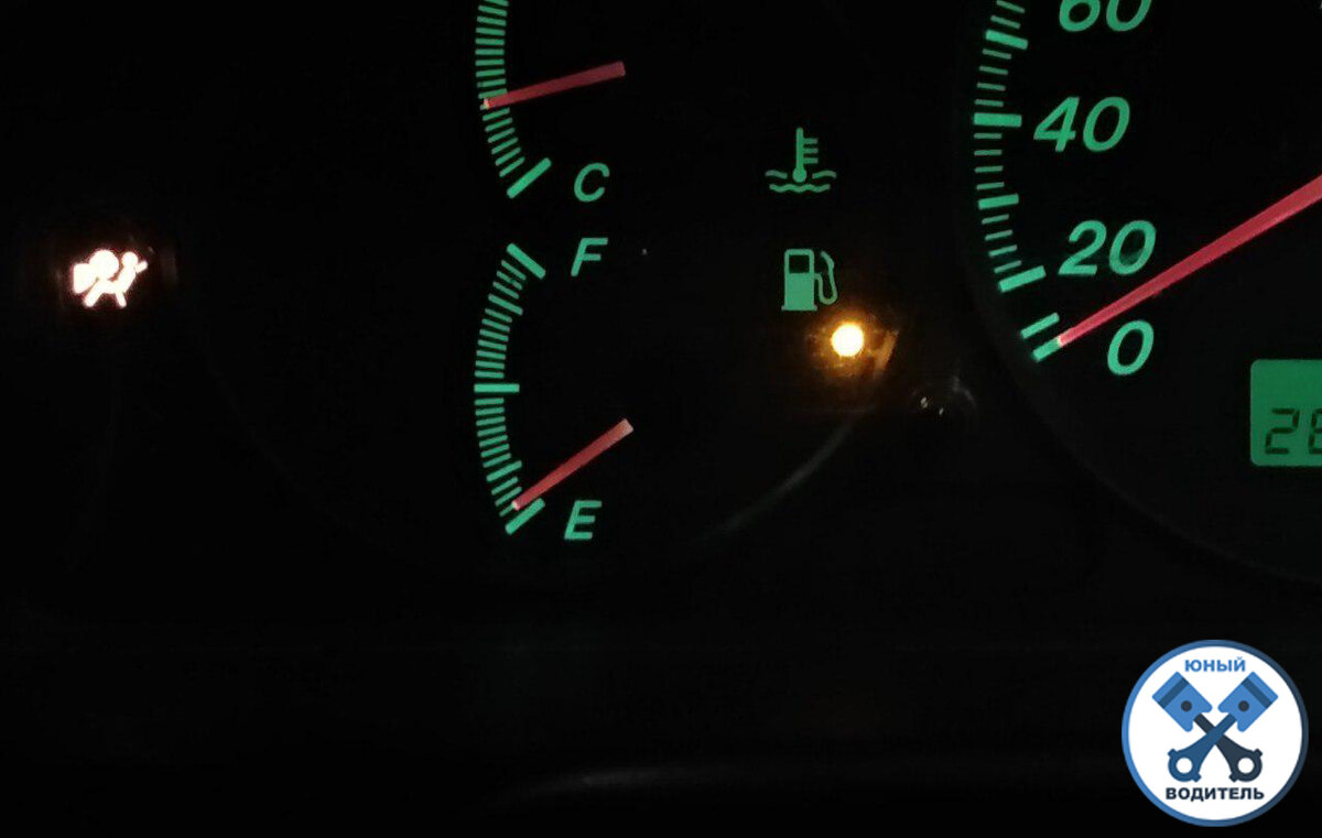 Индикатор бензина. Лампочка уровня топлива. Лампочка бензина ваз 2114. Горит лампочка бензина. Топливо для ламп.