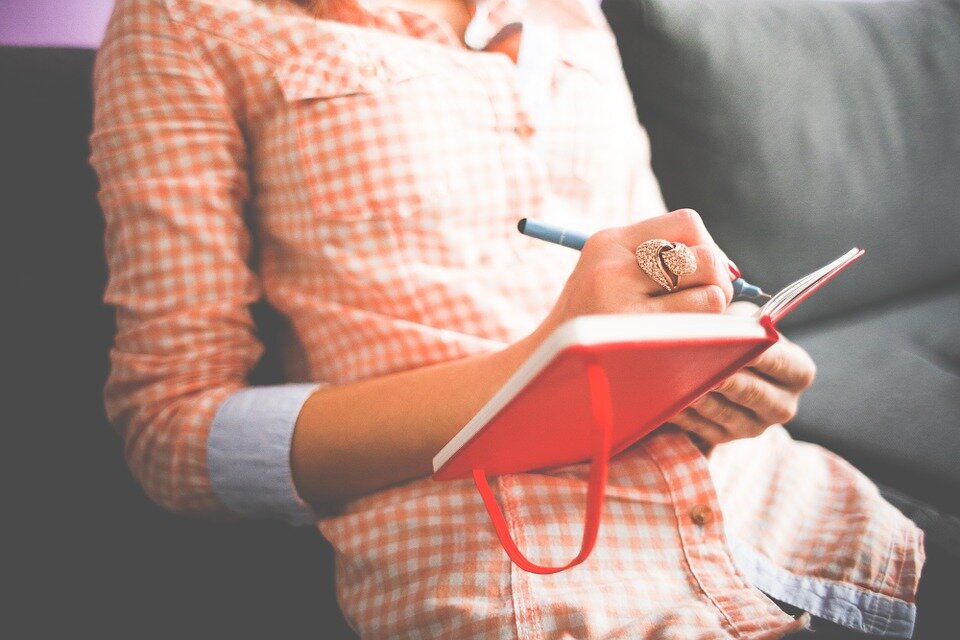 https://pixabay.com/photos/female-diary-journal-write-865110/