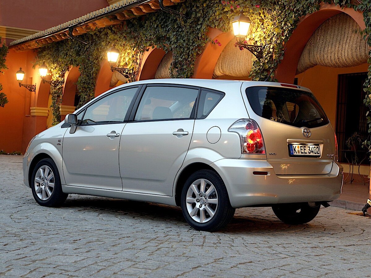 Toyota Corolla Verso. Фотография взята с сервиса Яндекс Картинки 