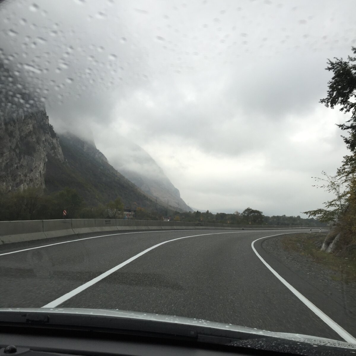 Это и другие фото из той поездки, но моменты описываемые здесь, я уже не снимала