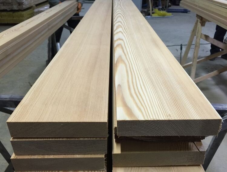 Строганная доска из сибирской лиственницы