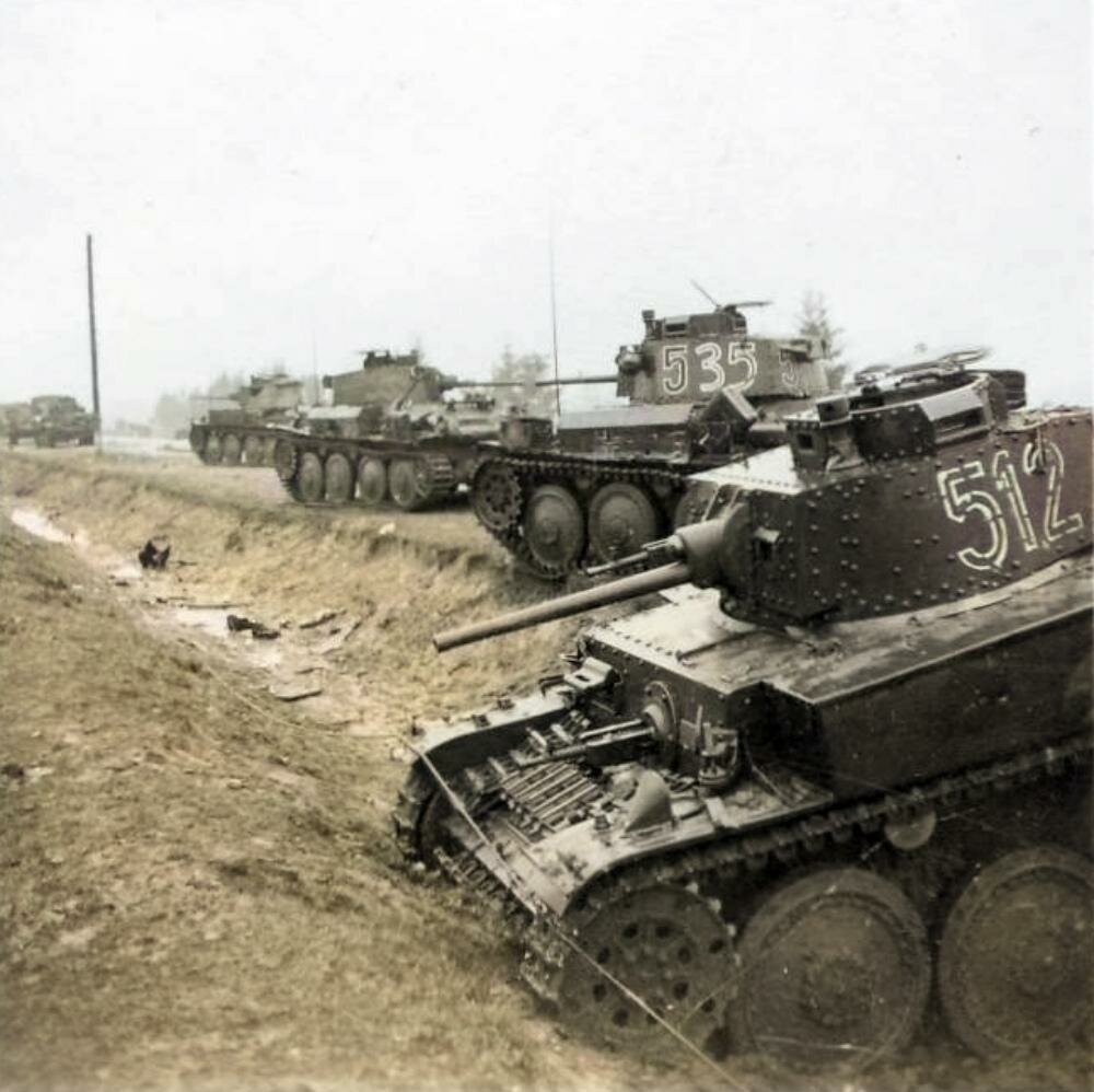 14 октября 1941 года. Подбитые немецкие танки 1941. Танки Гудериана 1941. Колонна немецких танков 1941. 19 Танковая дивизия вермахта PZ 38(T).