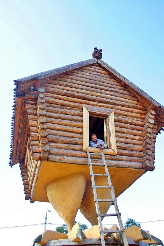 Как выглядит дом на курьих ножках