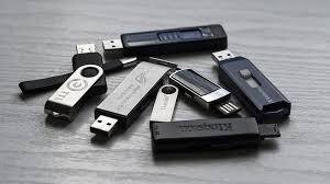 Удаляем исполняемые файлы вируса на USB флешке