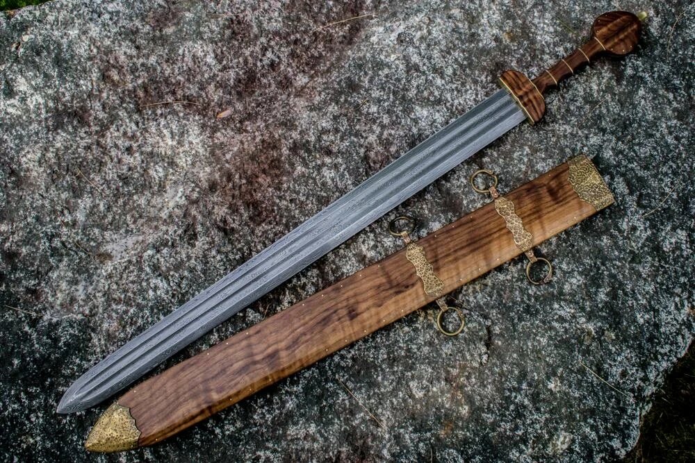 Первый рубящий прямой меч - кельтская спата 