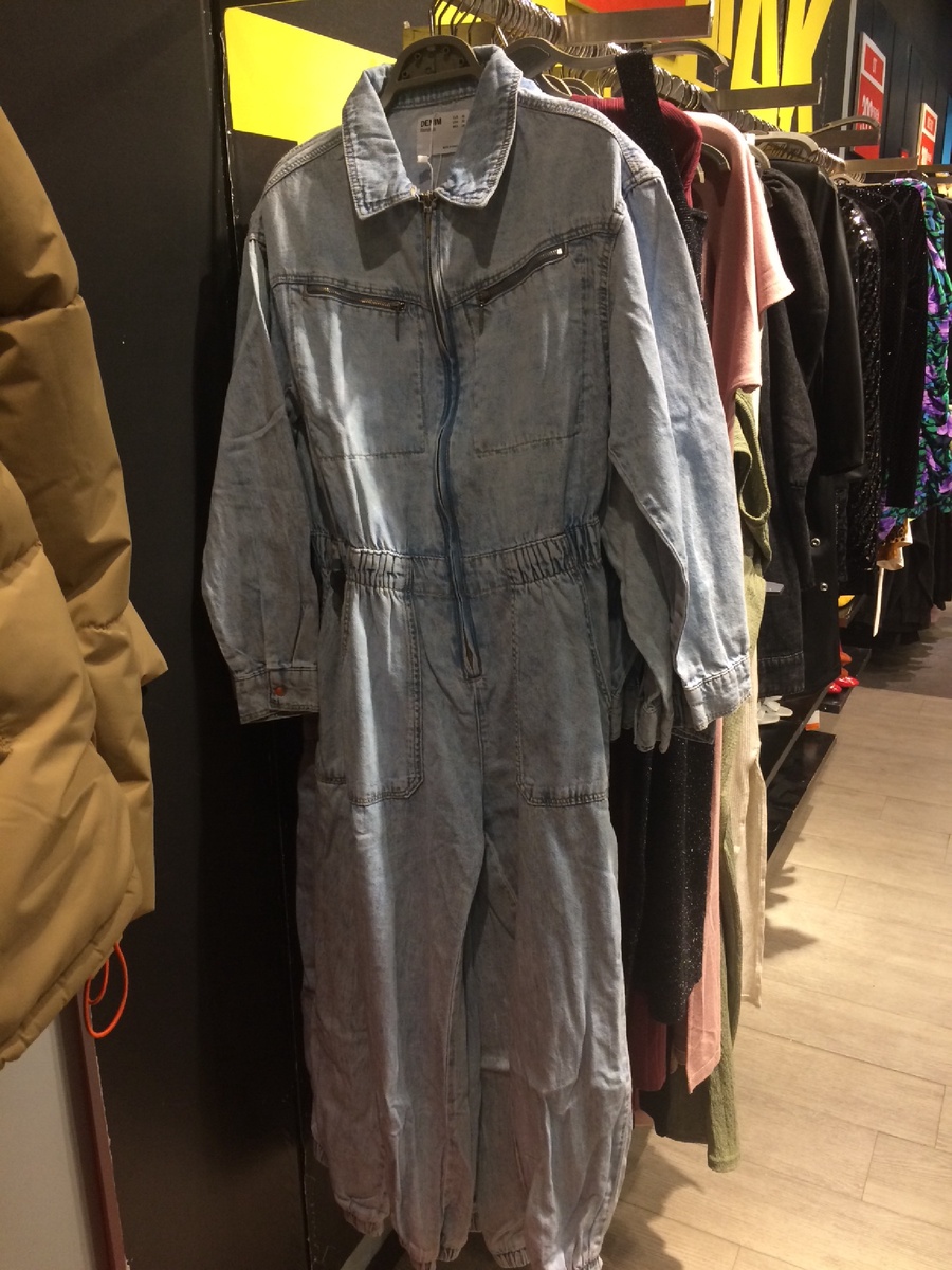 На вешалке и с телефона он, конечно не айс)