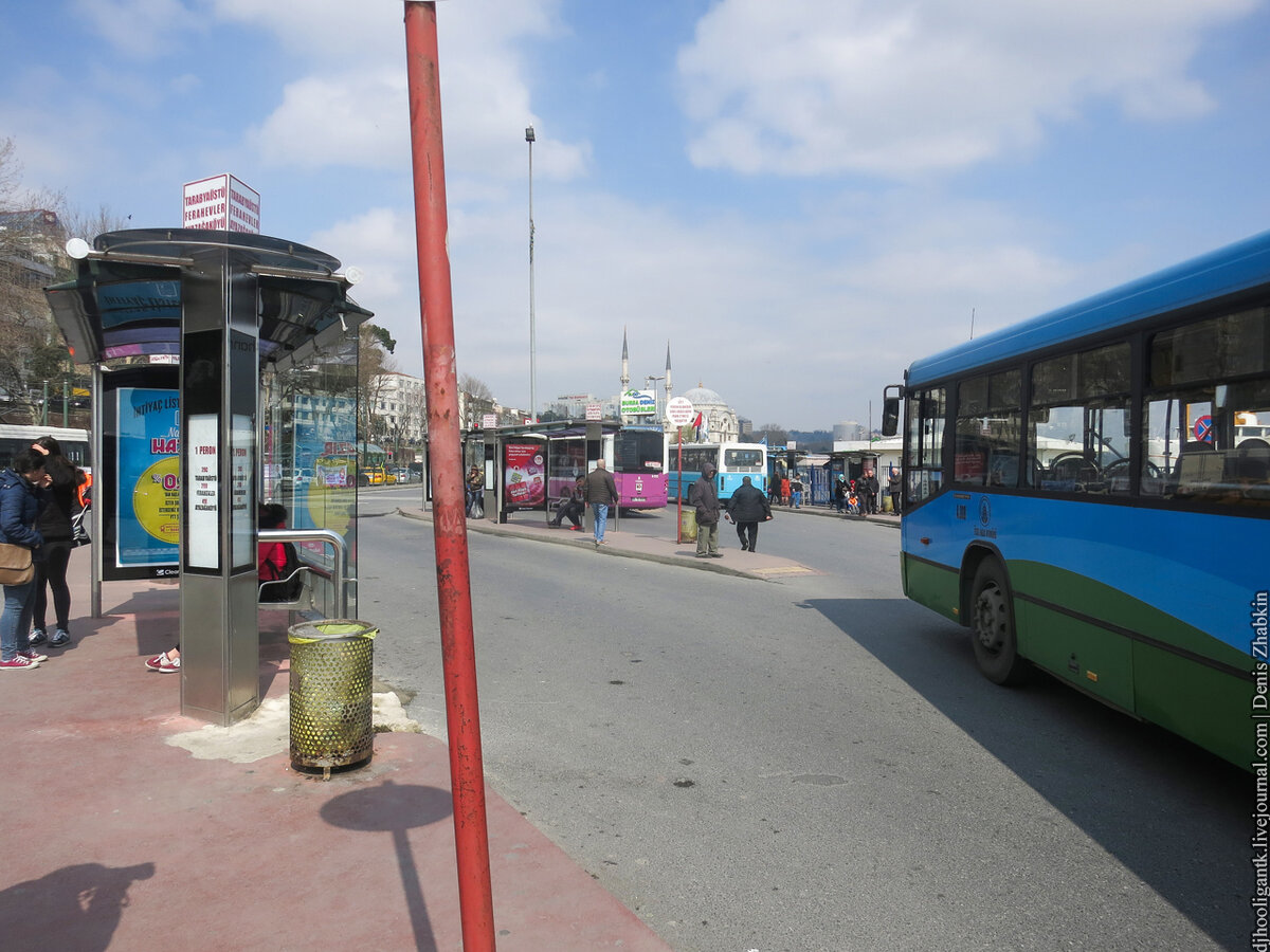 От автовокзала одновременно отъехали автобус. Turkey public transport. Turkish public transport.