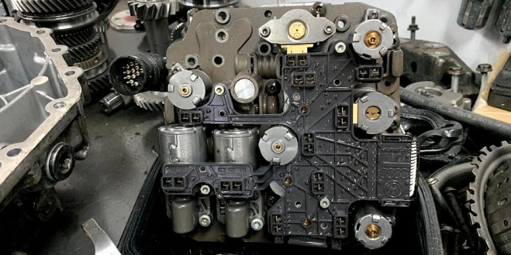 Чем опасен переизбыток масла в АКПП: будь на чеку!