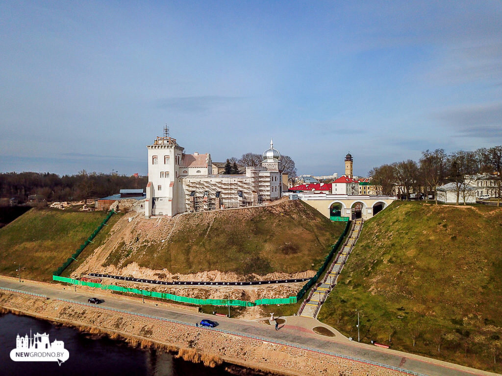 Центр добрага зроку гродно. Гродненский замок 2021. Реконструкция замка в Гродно. Гродненский замок реконструкция. Старый замок Гродно реконструкция.