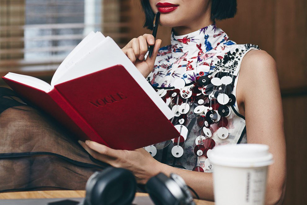 слово от редактора в журнале. колонка главного редактора журнала. редактирование журнала. редактор глянцевого журнала. редактирование журнала.